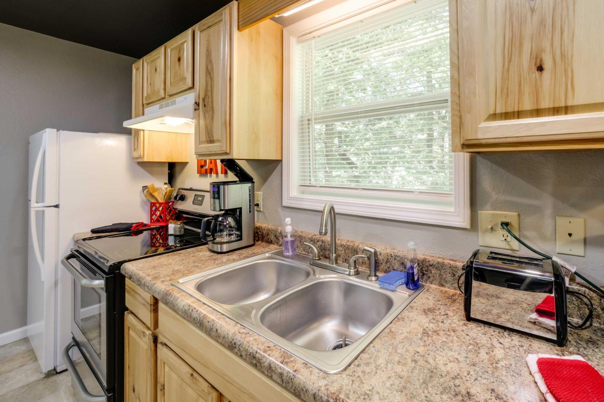 Cozy Whittier Cabin And Yard And Hot Tub, Pets Welcome מראה חיצוני תמונה